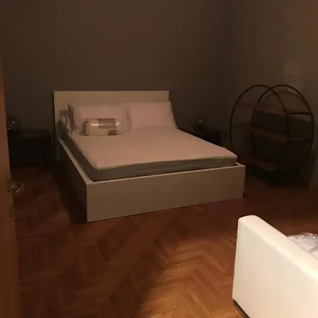 Porta Romana Metro Station Apartment *