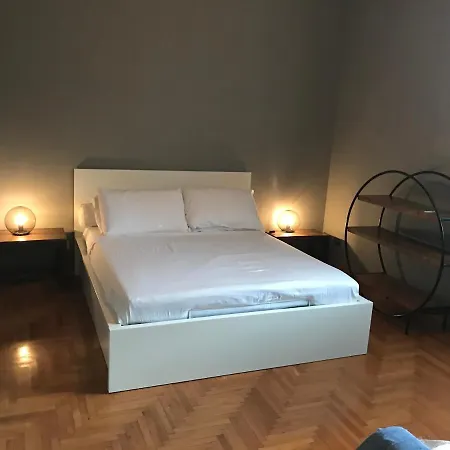 Porta Romana Metro Station Apartment *